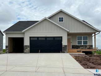 2908 S Copper Creek Ave, Sioux Falls, SD 57110