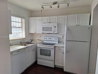8889 Fontainebleau Blvd Unit 403, Miami, FL 33172