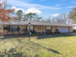 704 Preston St, Bowie, TX 76230