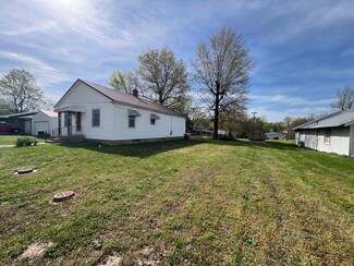 401 E Pennington Ave, Ava, MO 65608
