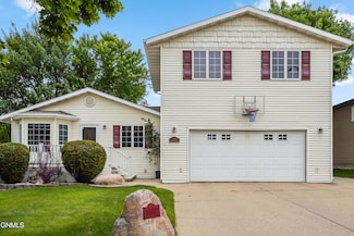 1002 E Turnpike Ave, Bismarck, ND 58501