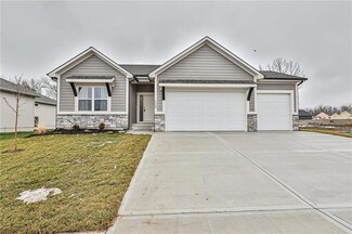 1005 NW Crestwood Dr, Grain Valley, MO 64029