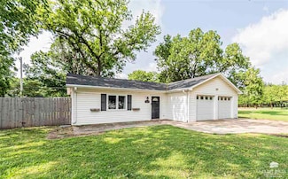 215 W 6th St, Solomon, KS 67480
