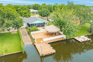 127 Bastrop Bayou Dr, Angleton, TX 77515