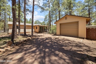 2127 Pony Rd, Overgaard, AZ 85933