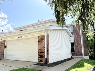 325 Fox Village Ct, Ballwin, MO 63021