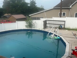 11 W South St, Harrisburg, IL 62946