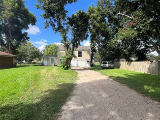 806 Meadow Ln, Wharton, TX 77488