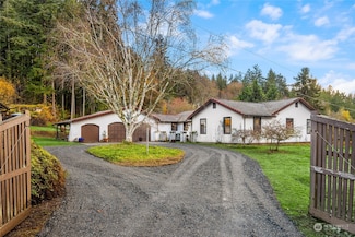 10450 Arrow Point Dr NE, Bainbridge Island, WA 98110