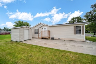 948 Savannah River Dr, Adrian, MI 49221