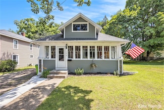 108 S Cross St, Greenville, MI 48838