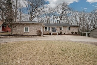 3581 Alla Dr, Seven Hills, OH 44131