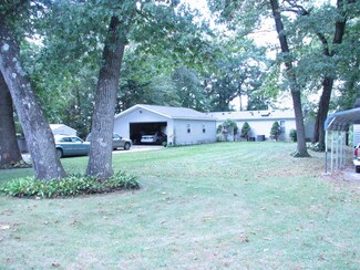 8095 N Edgewater Dr, Walkerton, IN 46574
