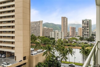 445 Kaiolu St Unit 905, Honolulu, HI 96815