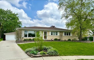 617 Trent Ln, Schaumburg, IL 60193