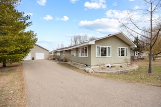 165 5th Ave NW, Hutchinson, MN 55350