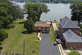 42567 N Woodbine Ave, Antioch, IL 60002