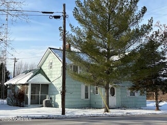 422 N Wilhelm St, Holgate, OH 43527