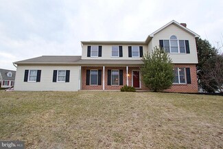200 Hinkle Dr, New Holland, PA 17557