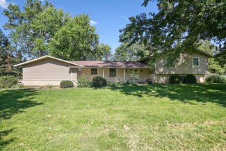 11 Woodland Dr, White Heath, IL 61884
