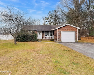 4 Violet Ave, South Glens Falls, NY 12803