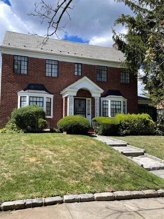 32-12 161st St, Flushing, NY 11358