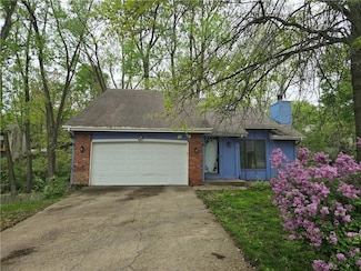 8528 N Virginia Ave, Kansas City, MO 64155