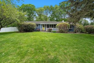 2 Canterbury Ct, East Setauket, NY 11733