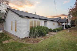 5695 Hinkley Rd, Stockbridge, MI 49285