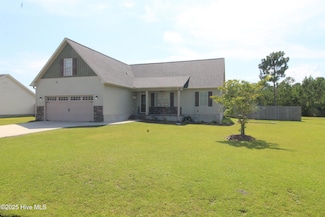 307 Basil Ct, Hubert, NC 28539