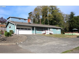 3070 Madrona St, North Bend, OR 97459