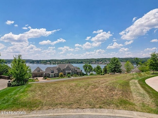 1285 Castaway Ln, Lenoir City, TN 37772