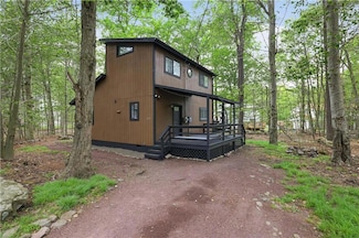 2946 Vera Ct, Tobyhanna, PA 18466