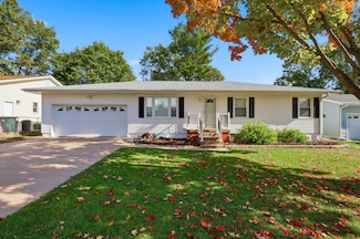 1203 Sunrise Cir, Muscatine, IA 52761
