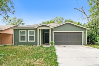 223 W Baxter St, Seguin, TX 78155