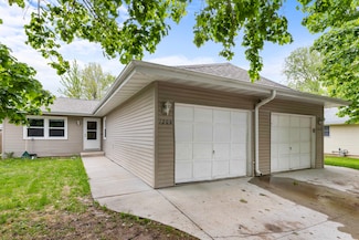 1208 Grove St, Menasha, WI 54952