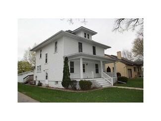 305 Main St, van Horne, IA 52346