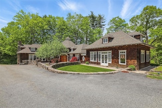224 Chestnut Ridge Rd, Mount Kisco, NY 10549