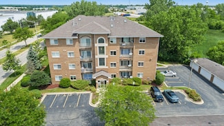 941 N Swift Rd Unit 201, Addison, IL 60101