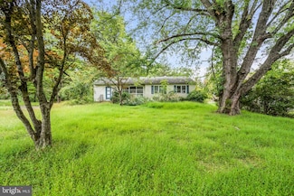 16 New Rd, Lambertville, NJ 08530