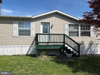 218 Deer Run Dr, Honey Brook, PA 19344