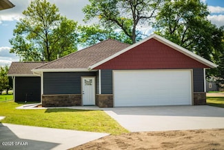 108 Elm Ave, Hallock, MN 56728
