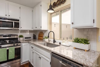 2734 Lakeview Dr, Santa Rosa, CA 95405