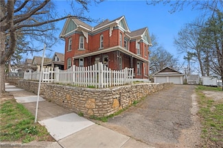 1121 Myrtle Ave, Kansas City, MO 64127