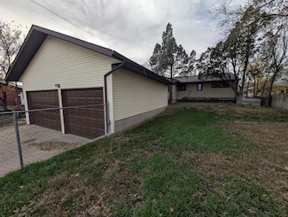 824 4th Ave W, Dickinson, ND 58601