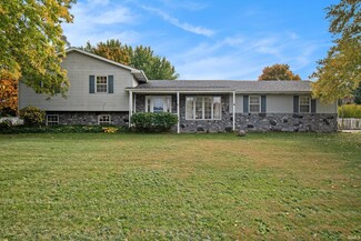 51500 Chatsworth Ln, Granger, IN 46530