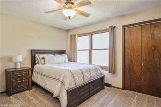 719 S 7th Ave, Winterset, IA 50273