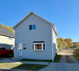 830 Wells St, Marinette, WI 54143