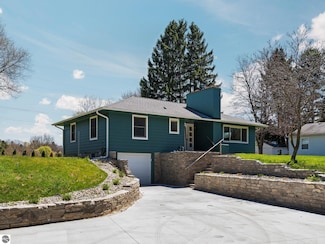 1330 N Orchard Dr, Traverse City, MI 49686