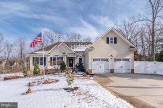 8 Noel Dr, Fredericksburg, VA 22408